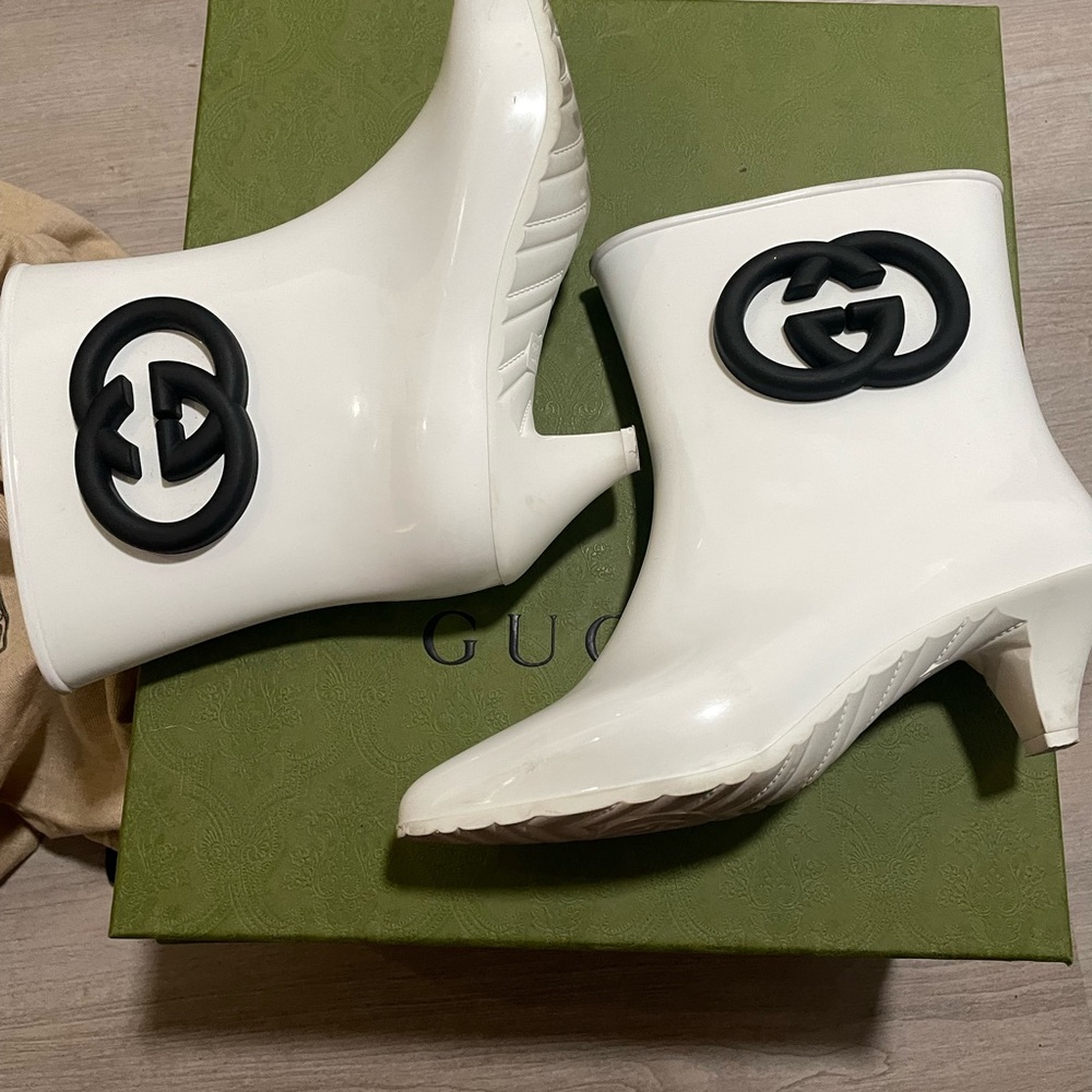 Gucci White Ankle Boots with Black Logo